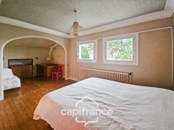 Maison à rénover, 5 chambres, jardin, tout à l'égoût, puit, proche des commodités