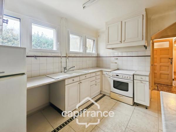 Maison à rénover, 5 chambres, jardin, tout à l'égoût, puit, proche des commodités