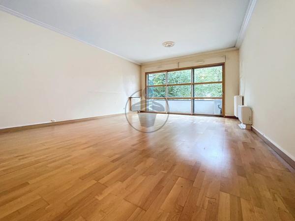 Location                                                      Appartement
                        
                     3 pièces                      109 m2                     à Saint-Quentin