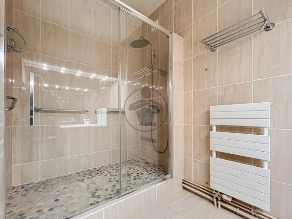 Location                                                      Appartement
                        
                     3 pièces                      109 m2                     à Saint-Quentin