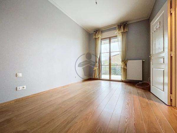 Location                                                      Appartement
                        
                     3 pièces                      109 m2                     à Saint-Quentin