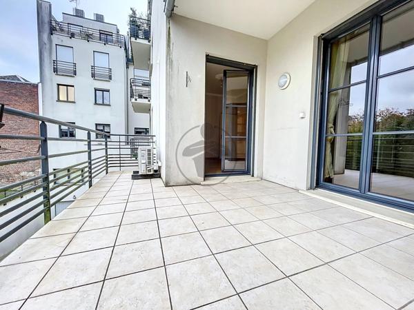 Location                                                      Appartement
                        
                     3 pièces                      109 m2                     à Saint-Quentin