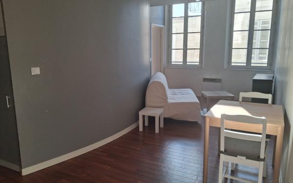 Appartement à louer    2 pièces •  Saintes