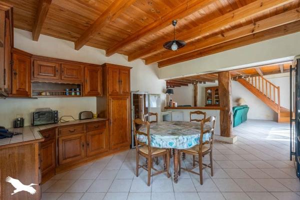 Maison à vendre 190 000 € Saint-Bonnet-sur-Gironde 6 p 160 m² DPE E
