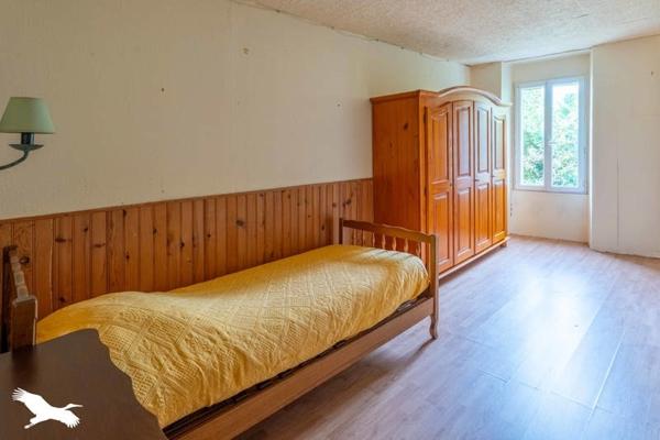 Maison à vendre 190 000 € Saint-Bonnet-sur-Gironde 6 p 160 m² DPE E