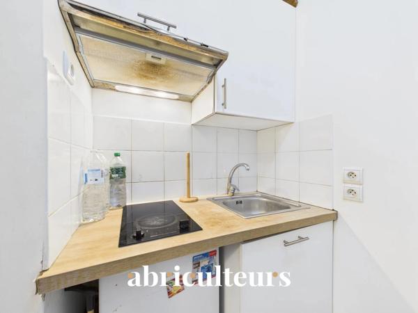 STUDIO AVEC PARKING RARE INVESTISSEMENT D’EXCEPTION MARAIS 17 m² EMPLACEMENT PREMIUM