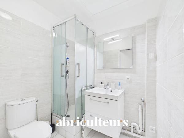 STUDIO AVEC PARKING RARE INVESTISSEMENT D’EXCEPTION MARAIS 17 m² EMPLACEMENT PREMIUM