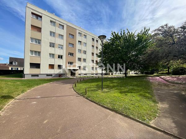 Appartement 2 pièces à vendre à Chilly-Mazarin - CENTRE-VILLE - résidence la libération isolée ravalée et clôturée