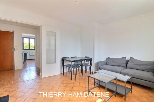 A seulement 6/7 MN A PIED DE LA GARE du centre ville a proximité du MONOPRIX bel appartement 62m2 3 pieces 2 chambres traversant  ideal 1er achat ou collocation possibilité de 3 chambres