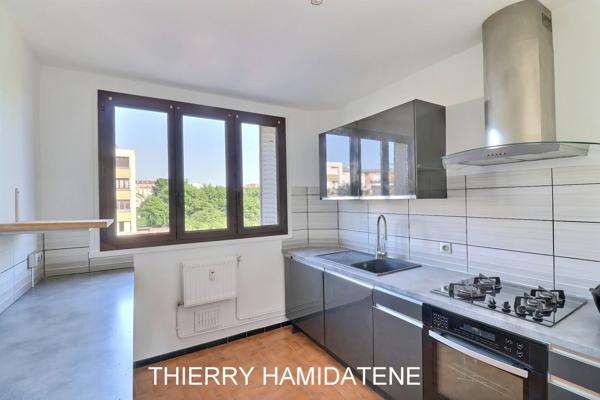 A seulement 6/7 MN A PIED DE LA GARE du centre ville a proximité du MONOPRIX bel appartement 62m2 3 pieces 2 chambres traversant  ideal 1er achat ou collocation possibilité de 3 chambres