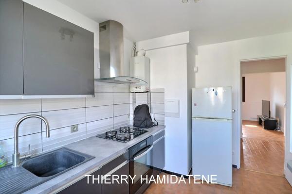 A seulement 6/7 MN A PIED DE LA GARE du centre ville a proximité du MONOPRIX bel appartement 62m2 3 pieces 2 chambres traversant  ideal 1er achat ou collocation possibilité de 3 chambres
