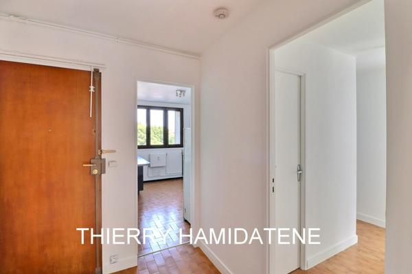 A seulement 6/7 MN A PIED DE LA GARE du centre ville a proximité du MONOPRIX bel appartement 62m2 3 pieces 2 chambres traversant  ideal 1er achat ou collocation possibilité de 3 chambres
