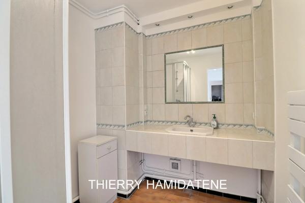 A seulement 6/7 MN A PIED DE LA GARE du centre ville a proximité du MONOPRIX bel appartement 62m2 3 pieces 2 chambres traversant  ideal 1er achat ou collocation possibilité de 3 chambres