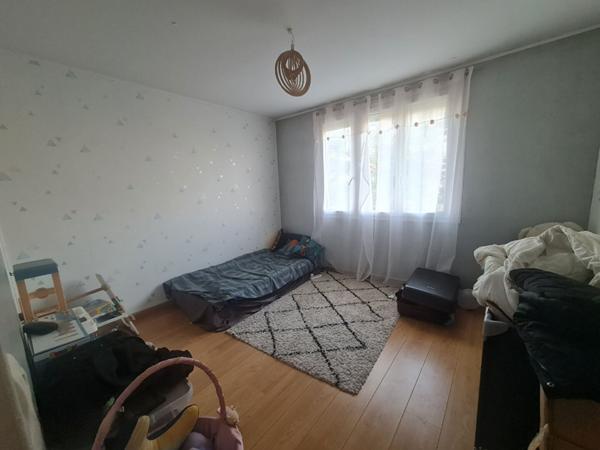 Saint Herblain - Spacieux appartement comprenant salon-séjour evac balcon et deux chambres. Ascenseur, cave et garage