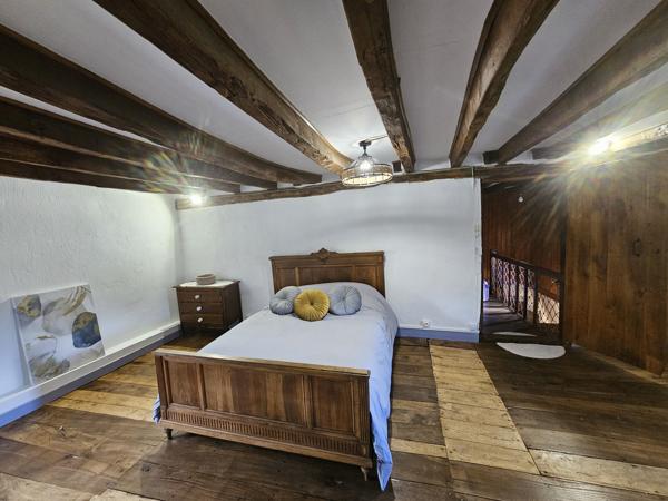 Maison avec grange et terrasse et jardin
