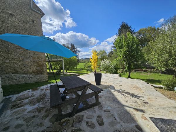 Maison avec grange et terrasse et jardin