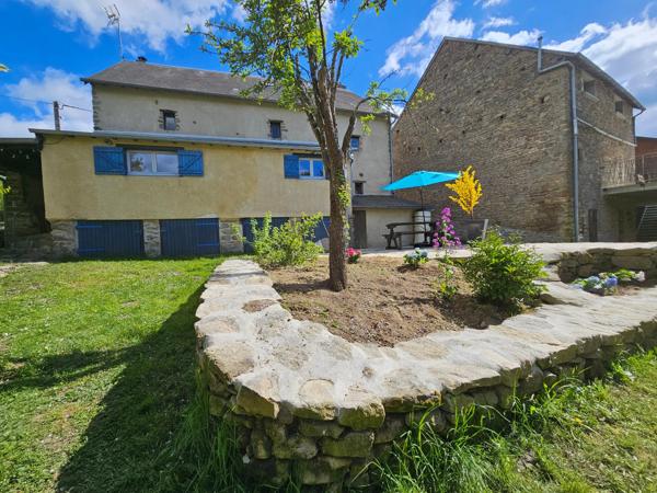 Maison avec grange et terrasse et jardin