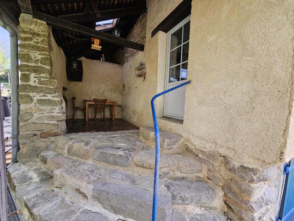 Maison avec grange et terrasse et jardin