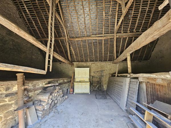 Maison avec grange et terrasse et jardin