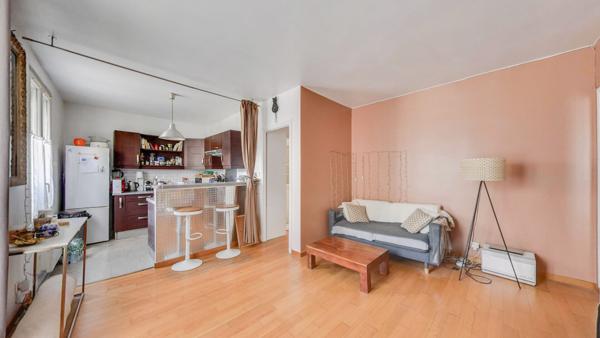 À vendre - Appartement 2 pièces de 46 m² idéalement situé, à proximité immédiate du métro et des commerces ? Une opportunité à ne pas manquer !