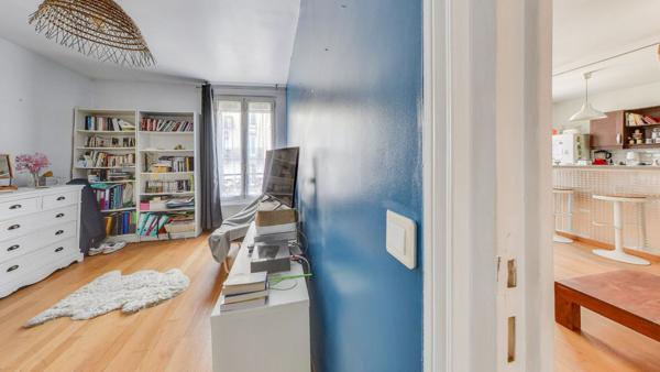 À vendre - Appartement 2 pièces de 46 m² idéalement situé, à proximité immédiate du métro et des commerces ? Une opportunité à ne pas manquer !