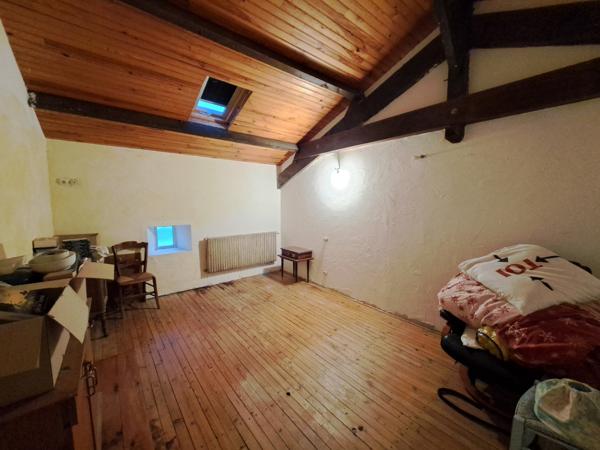 Maison avec garage attenant, véranda et grange – 175 m² – 6 pièces
