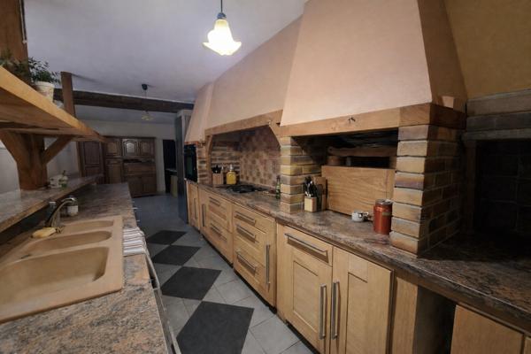 Maison avec garage attenant, véranda et grange – 175 m² – 6 pièces