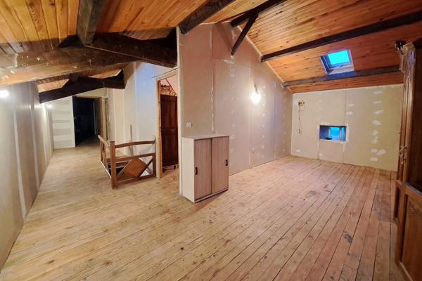 Maison avec garage attenant, véranda et grange – 175 m² – 6 pièces