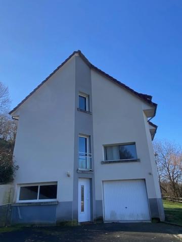 MAISON FAMILIALE imaginée par D. Rougé, Architecte