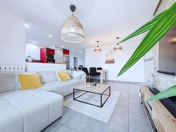 Appartement à vendre 3 pièces (69) À vendre – Superbe T3 rénové de 68 m² – Rillieux-la-Pape situé 1 Avenue Général Leclerc