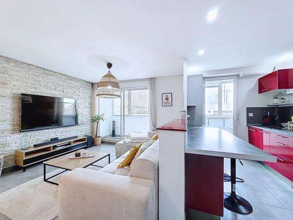 Appartement à vendre 3 pièces (69) À vendre – Superbe T3 rénové de 68 m² – Rillieux-la-Pape situé 1 Avenue Général Leclerc