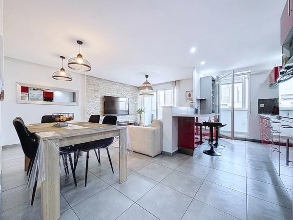 Appartement à vendre 3 pièces (69) À vendre – Superbe T3 rénové de 68 m² – Rillieux-la-Pape situé 1 Avenue Général Leclerc