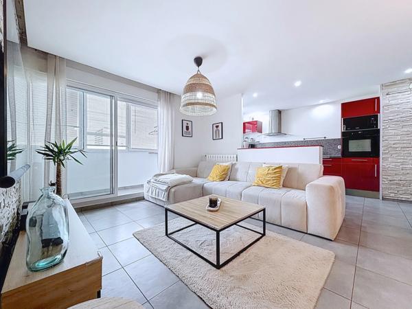 Appartement à vendre 3 pièces (69) À vendre – Superbe T3 rénové de 68 m² – Rillieux-la-Pape situé 1 Avenue Général Leclerc