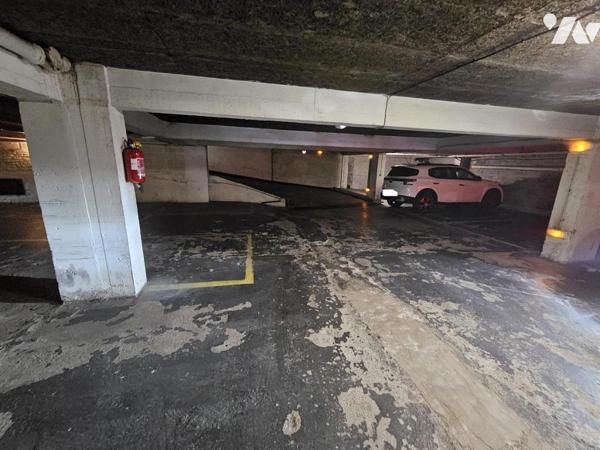 EMPLACEMENT  PARKING DOUBLE RUE DES PONTS DE COMINES LILLE