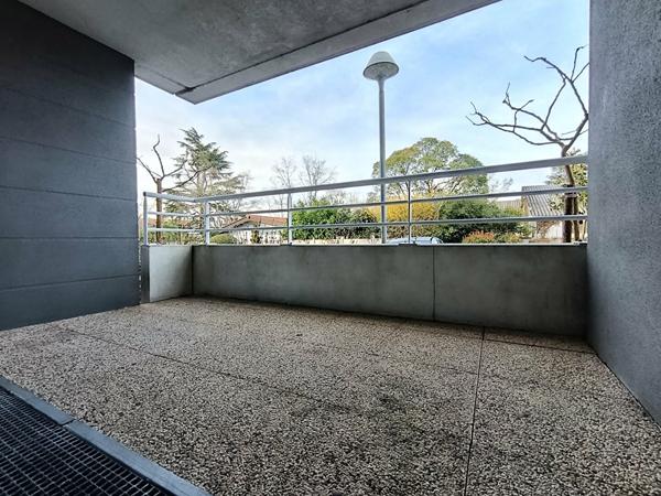 Appartement T3 avec terrasse et parking