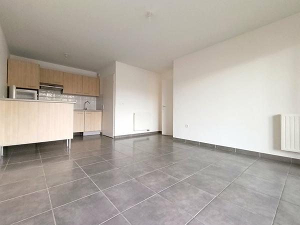 Appartement T3 avec terrasse et parking