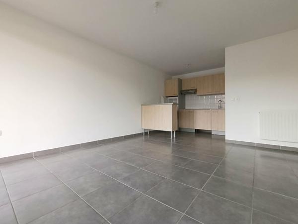 Appartement T3 avec terrasse et parking