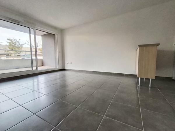 Appartement T3 avec terrasse et parking