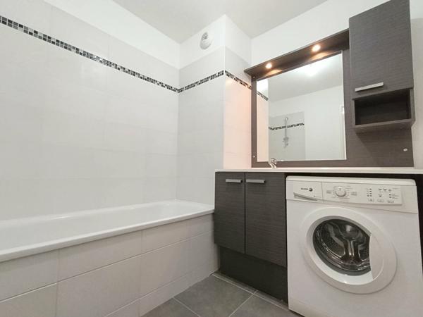 Appartement T3 avec terrasse et parking