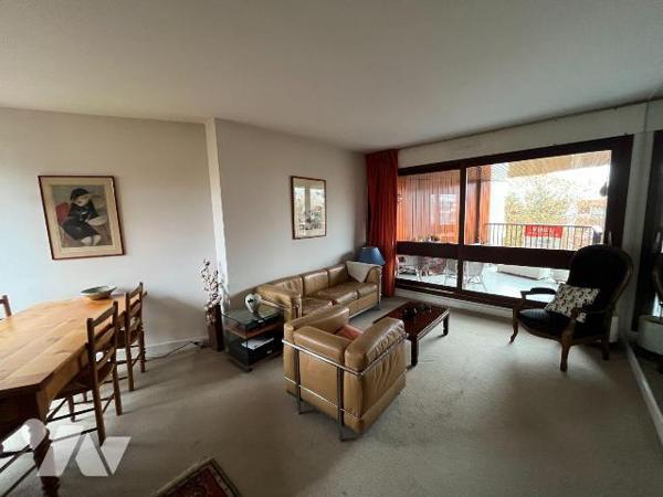 La SAS R&R Notaires vous propose en exclusivité un appartement de 4 pièces situé au Chesnay-Roc...