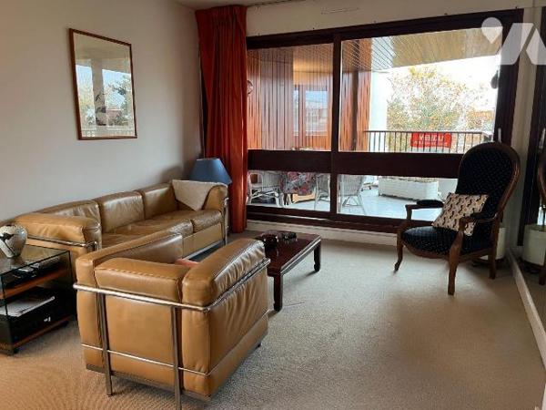 La SAS R&R Notaires vous propose en exclusivité un appartement de 4 pièces situé au Chesnay-Roc...