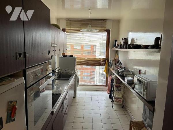 La SAS R&R Notaires vous propose en exclusivité un appartement de 4 pièces situé au Chesnay-Roc...