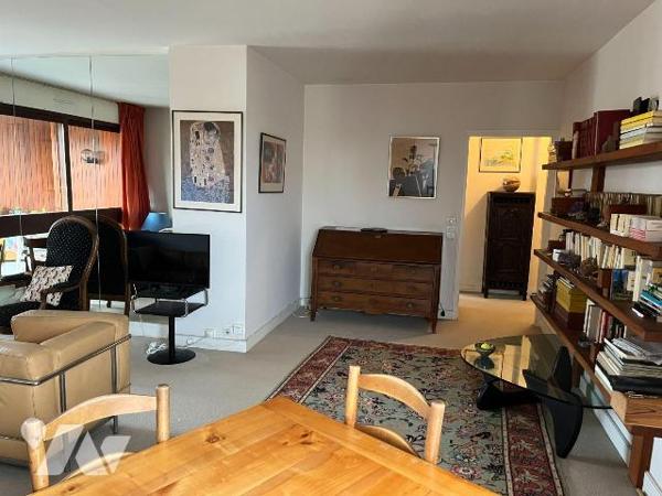 La SAS R&R Notaires vous propose en exclusivité un appartement de 4 pièces situé au Chesnay-Roc...