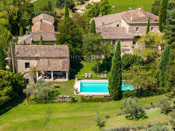 Vente Domaine de Prestige à L'Isle-sur-la-Sorgue | Hameau en Pierre du XVIIIe Siècle avec Vue Panoramique