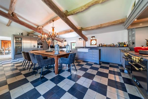 Vente Domaine de Prestige à L'Isle-sur-la-Sorgue | Hameau en Pierre du XVIIIe Siècle avec Vue Panoramique