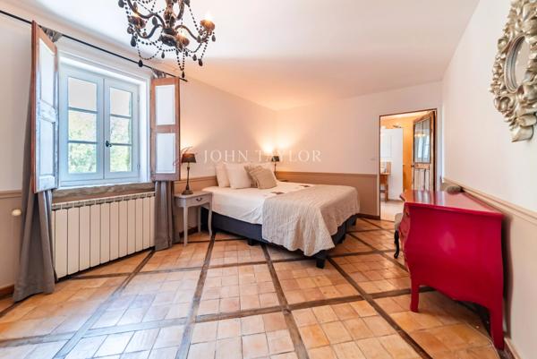 Vente Domaine de Prestige à L'Isle-sur-la-Sorgue | Hameau en Pierre du XVIIIe Siècle avec Vue Panoramique
