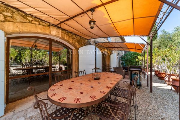 Vente Domaine de Prestige à L'Isle-sur-la-Sorgue | Hameau en Pierre du XVIIIe Siècle avec Vue Panoramique