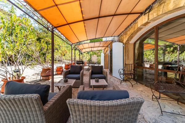 Vente Domaine de Prestige à L'Isle-sur-la-Sorgue | Hameau en Pierre du XVIIIe Siècle avec Vue Panoramique