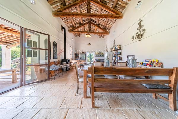Vente Domaine de Prestige à L'Isle-sur-la-Sorgue | Hameau en Pierre du XVIIIe Siècle avec Vue Panoramique