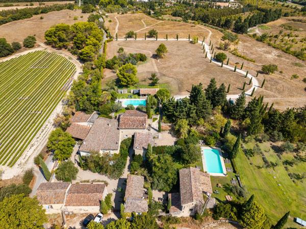 Vente Domaine de Prestige à L'Isle-sur-la-Sorgue | Hameau en Pierre du XVIIIe Siècle avec Vue Panoramique